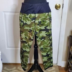 CVG camo reversible capril leggings, size Small